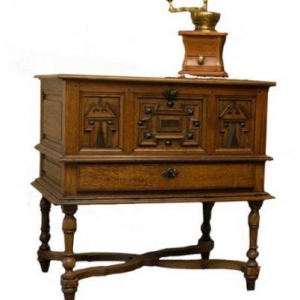 coffre en chene ( France, milieu 18 eme siecle) coffre en chene ( France, milieu 18 eme siecle)