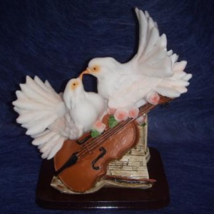 volombes et violon 9.28 eurod h 16 cm