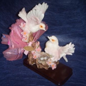 colombes sur socles 4.40 euros h 15 cm