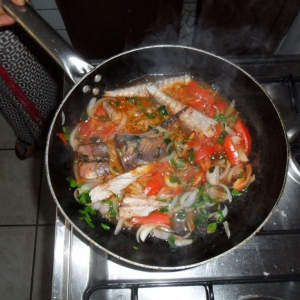 Les ingredients, avec la verdure des feuilles de marenga 