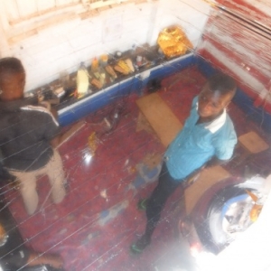 Une photo du plafond; donc une vue du salon d'en haut.