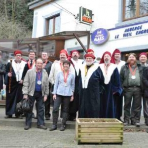 Chapitre de la Chouffe, 17 mars 2012. Pose divant l'uche.