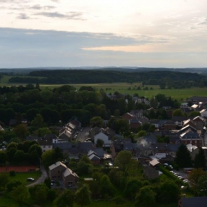 plusieurs montgolfieres a han sur lesse