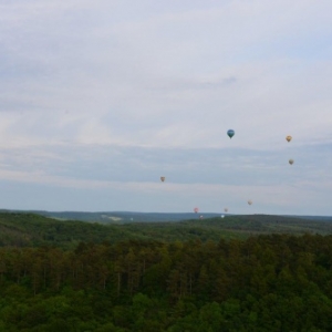 plusieurs montgolfieres a han sur lesse