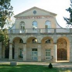 2. L Hotel