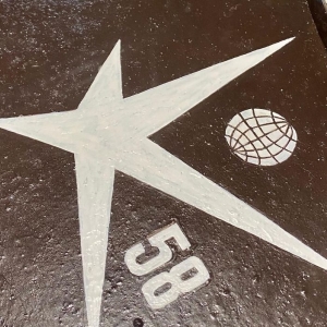 En haut, à gauche, le Pavillon d'Informations de la Place Debrouckère © "Be Culture"