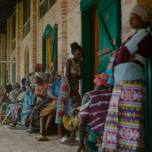 « Muganga. Celui qui soigne » (Marie-Hélène Roux) © « L’Atelier d’Images »