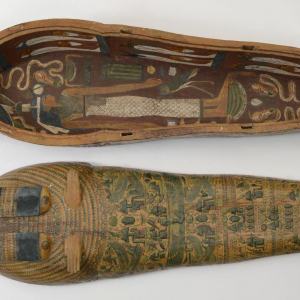 Cercueil intérieur de la dame Taouseretempernesou © « MRAH »