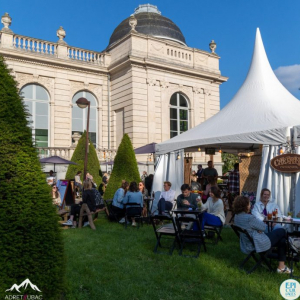 Tentes-Pagodes devant "La Boverie" © « Epicuriales »