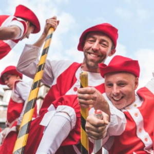 Joute d’échasses entre « Avreses » & « Mélans » © Photo : Simon Fusillier/ « Utopix »