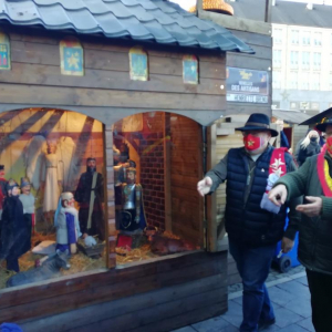 Inauguration de la Crèche, avec le Mayeûr du "Village de Noël" ⓒ Sarah Crew