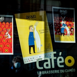 Pas d’ « Anima » au « Caméo », en 2021, mais présent sur la vitrine du « Caféo » © « Les Grignoux »