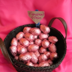 Oeufs de Paques au chocolat fondant plein