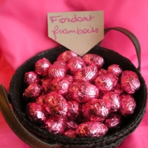 Oeufs de Paques au chocolat fondant framboise