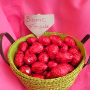 Oeufs de Paques au chocolat blanc fraise