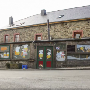 vitrine peinte en orange