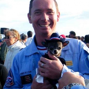 Miss Chiwa avec la patrouille de France