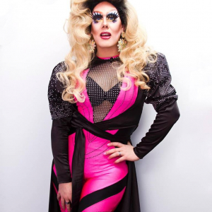 RITA BAGA, de son vrai nom Jean-François Guevremont, est une drag queen