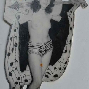 La Belle Yvette - 7043