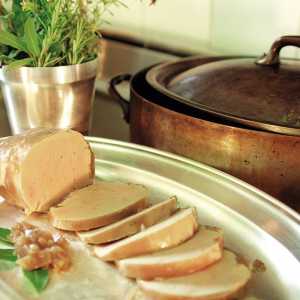  Foie gras mi-cuit au four en terrine de terre cuite