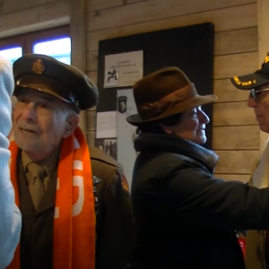 GI de passage à l'exposition de Marie-Elise dans l'ancien baraquement 44/45 en décembre 2023- video 25min