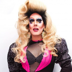 RITA BAGA, de son vrai nom Jean-François Guevremont, est une drag queen