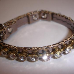 " L'univers animalier " à Hotton ; colliers pour petits chiens " L'univers animalier " à Hotton ; colliers pour petits chiens