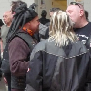 Des bikers heureux de se retrouver