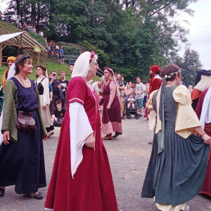 Le groupe de danses médiévales " Les Baladins de Taillevent" Le groupe de danses médiévales " Les Baladins de Taillevent"