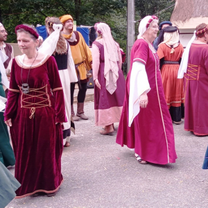 Le groupe de danses médiévales " Les Baladins de Taillevent" Le groupe de danses médiévales " Les Baladins de Taillevent"