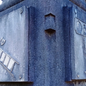 38) L’obélisque de Jean Ambroise ( Photo F. Detry ) 