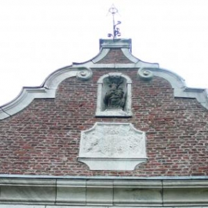 Sommet du frontispice du monument
