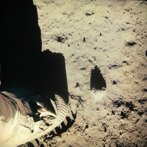 Premiers pas sur la Lune