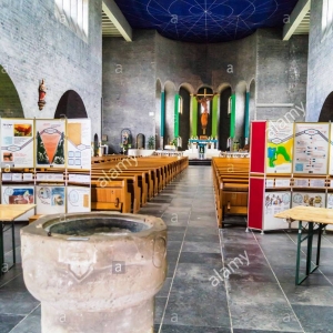 L'intérieur de l'église décoré par l’artiste Zygmunt Dobrzycki 