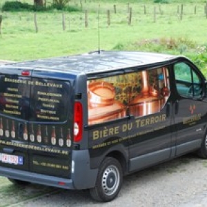 20= vehicule publicitaire