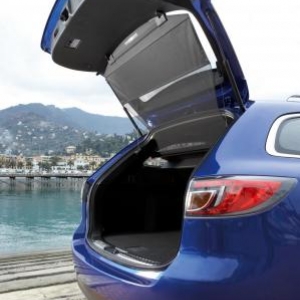 MAZDA 6. 