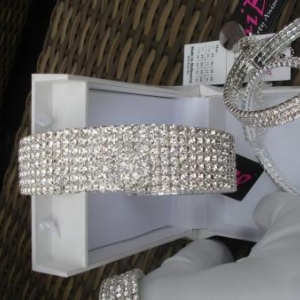 " L'univers animalier " à Hotton ; colliers pour petits chiens " L'univers animalier " à Hotton ; colliers pour petits chiens