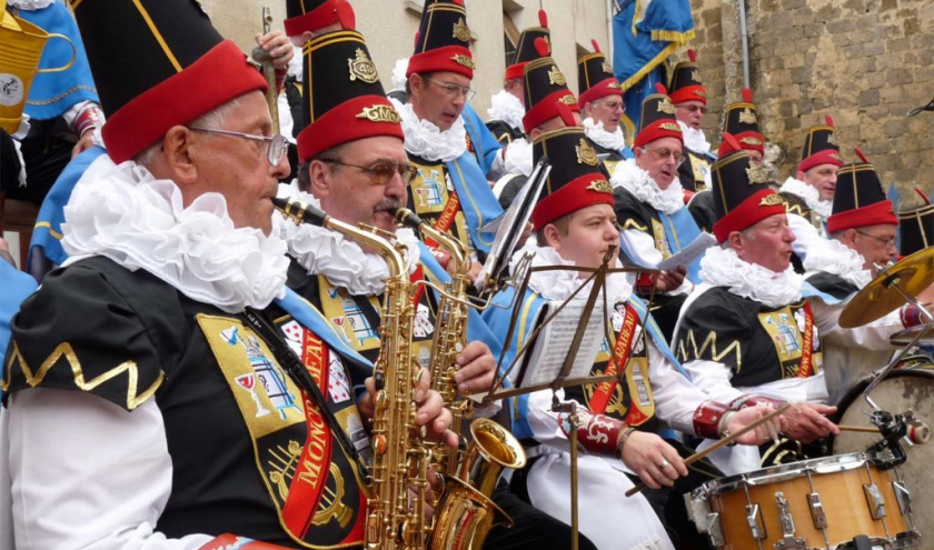 A … Moncrabeau, en Gascogne © « Société royale Moncrabeau »