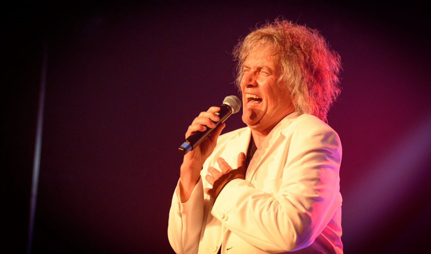 Michel Curvers chante Michel Sardou © Photo : Alain Vanstaelen