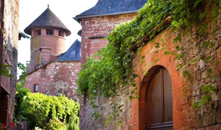 Collonges-la-Rouge et sa Tour du Guetteur © « Corrèze Tourisme »