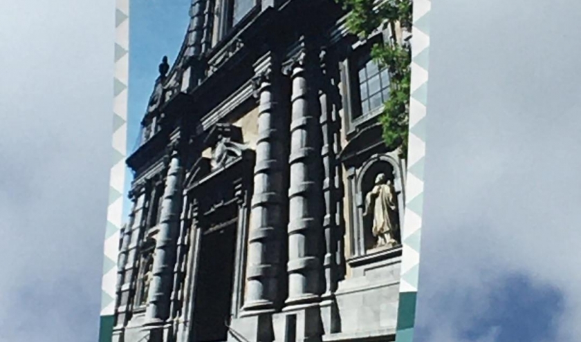 Oriflamme présentant l’église Saint-Loup © Murielle Lecocq