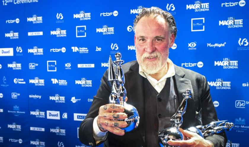 Bouli Lanners et ses « Magritte du Cinéma » © « Le Soir »