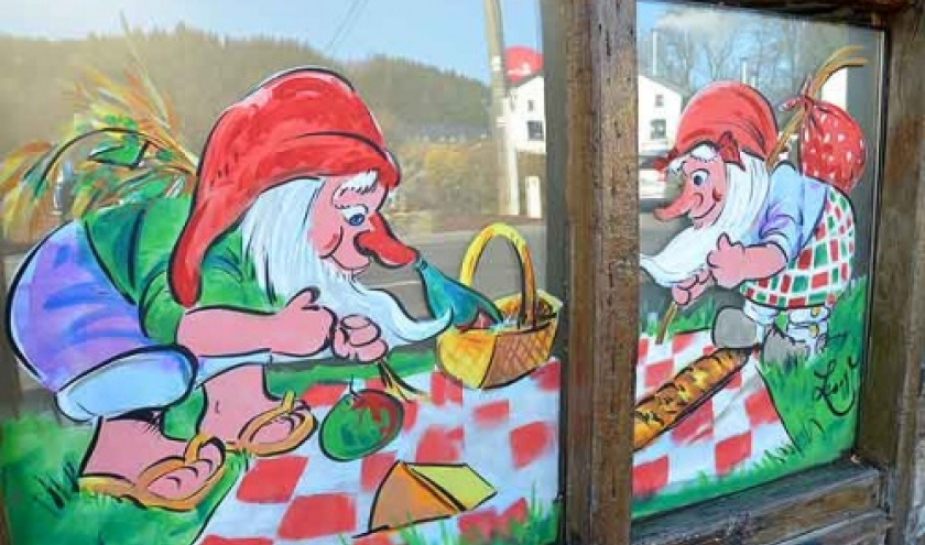 Achouffe peinture sur vitrine printemps