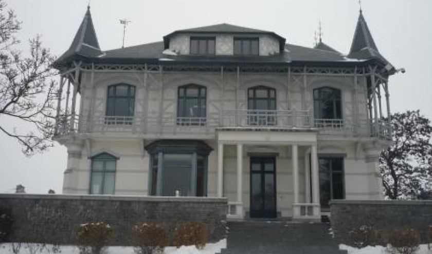 Le Chateau d'Ottomont qui devrait encore heberger les deux survivants de l'epoque Radiolene.