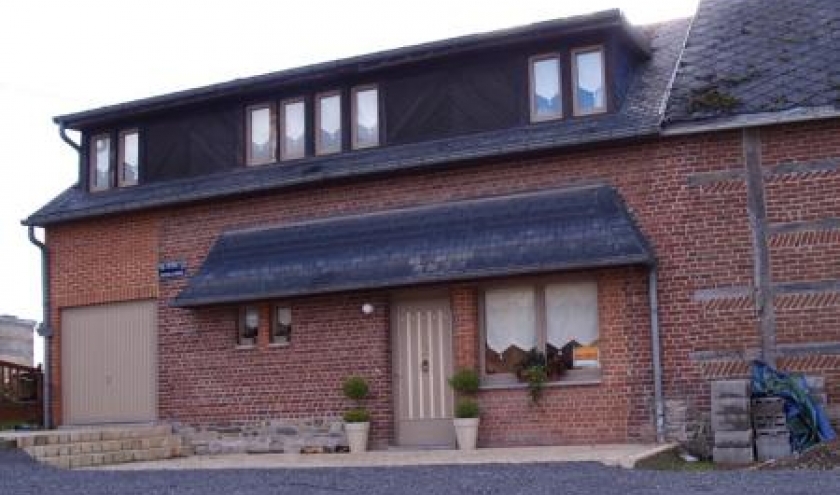 la maison de vacance " La clef des Champs" situes au centre du village - parking pour les voitures juste devant la maison