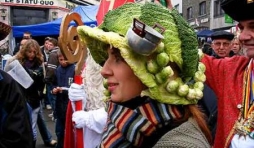 Une catherinette d'aujourd'hui:en couleur, ecologiste, qui ne croit plus tellement a St-Nicolas. Statu quo?