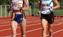 La future championne du monde devant la concurrente finlandaise ( 2eme )